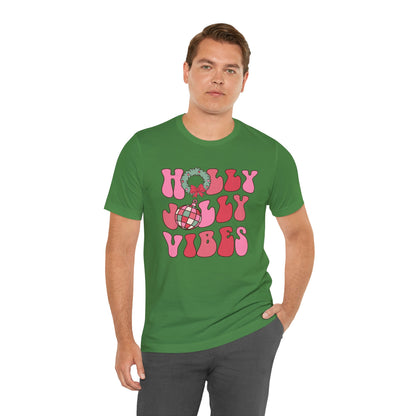 Holly Jolly Vibes T-Shirt – Pink Retro Christmas Tee, Festive Vintage Design